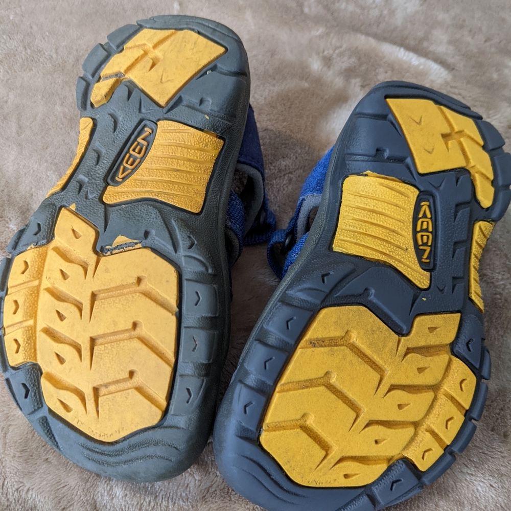 Keen hiking sandals/water shoes toddler 9